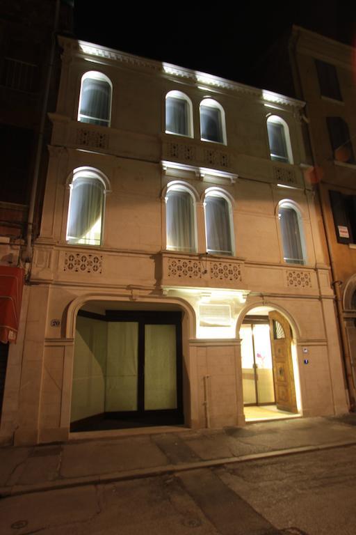 Borgoleoni 18 - Room And Breakfast Ferrara Bagian luar foto