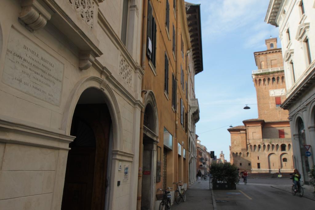 Borgoleoni 18 - Room And Breakfast Ferrara Bagian luar foto