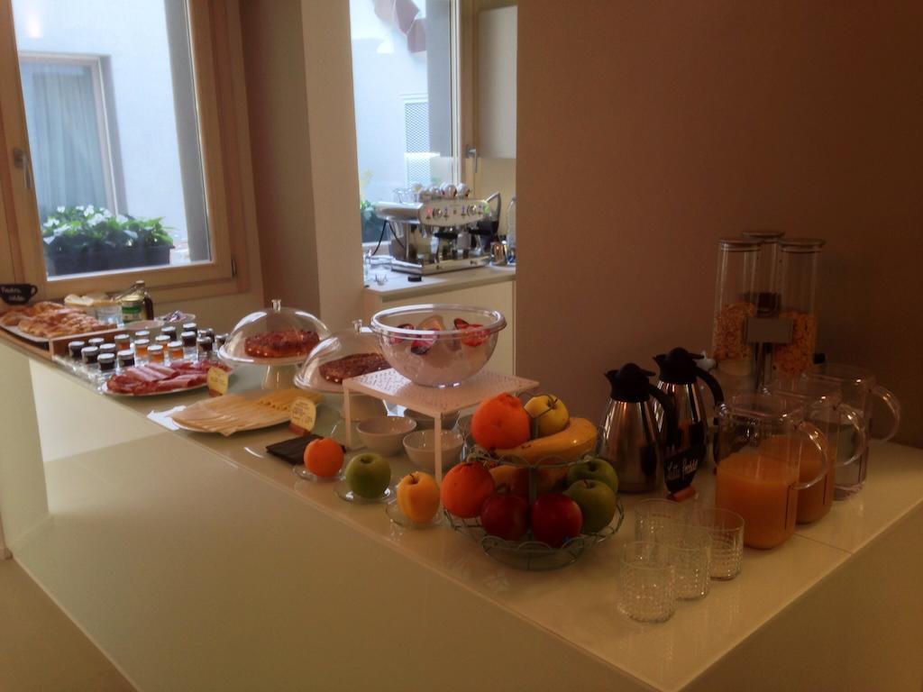 Borgoleoni 18 - Room And Breakfast Ferrara Bagian luar foto
