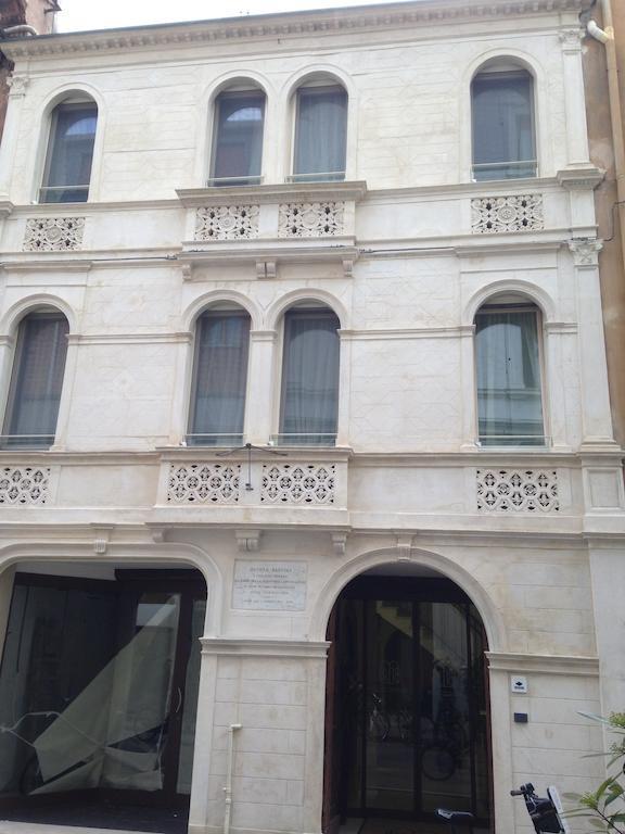 Borgoleoni 18 - Room And Breakfast Ferrara Bagian luar foto