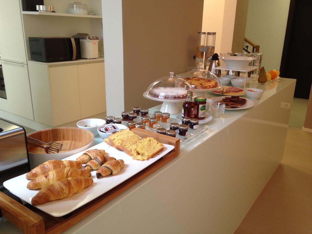 Borgoleoni 18 - Room And Breakfast Ferrara Bagian luar foto
