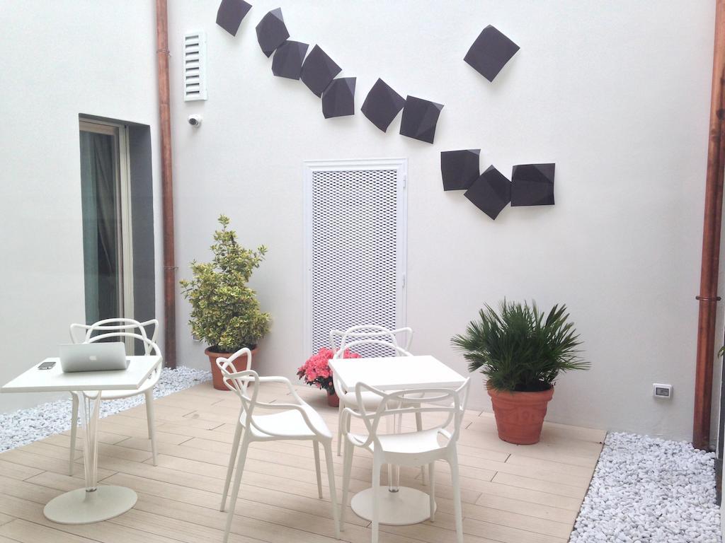 Borgoleoni 18 - Room And Breakfast Ferrara Bagian luar foto