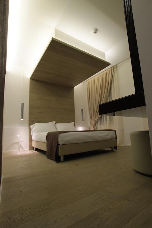 Borgoleoni 18 - Room And Breakfast Ferrara Bagian luar foto