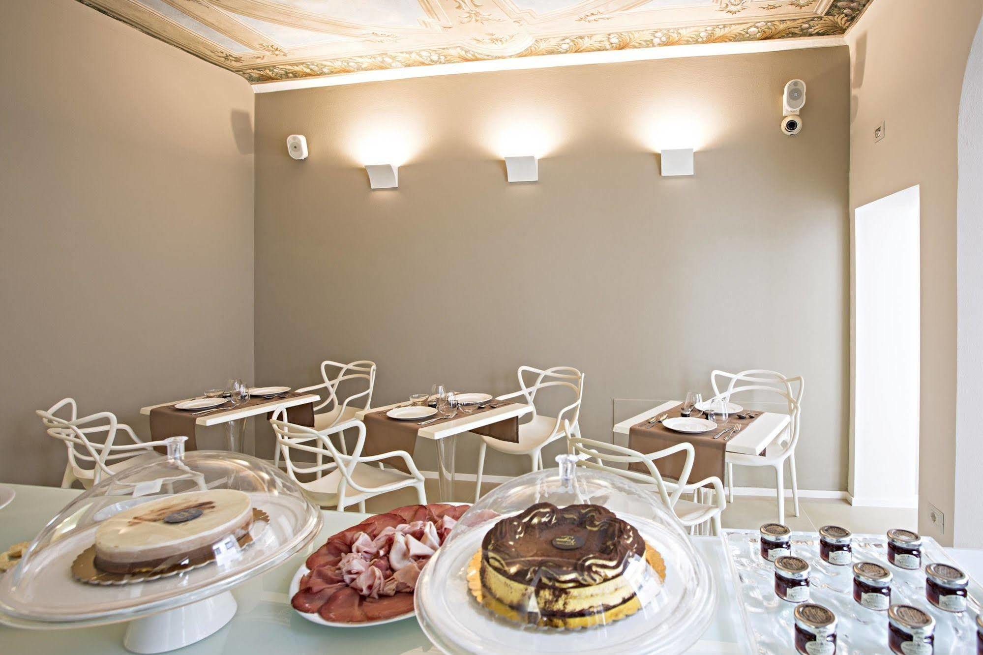 Borgoleoni 18 - Room And Breakfast Ferrara Bagian luar foto