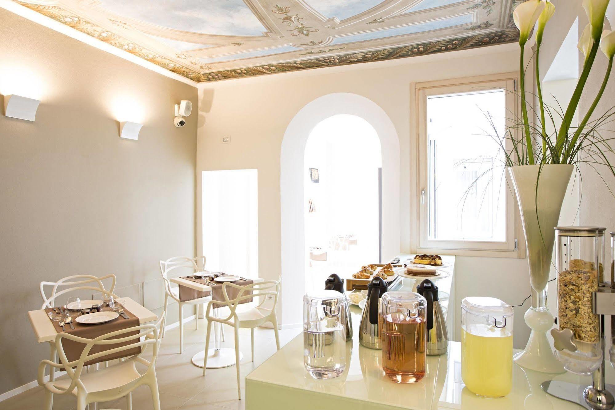 Borgoleoni 18 - Room And Breakfast Ferrara Bagian luar foto