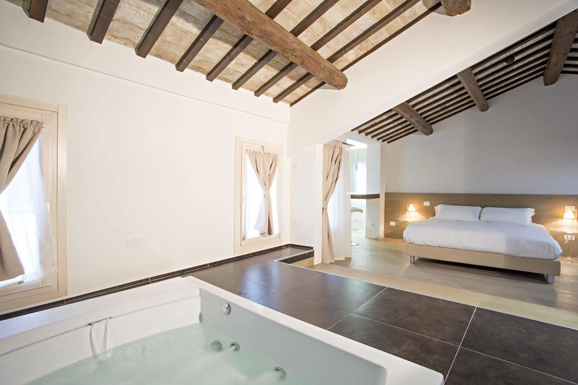 Borgoleoni 18 - Room And Breakfast Ferrara Bagian luar foto