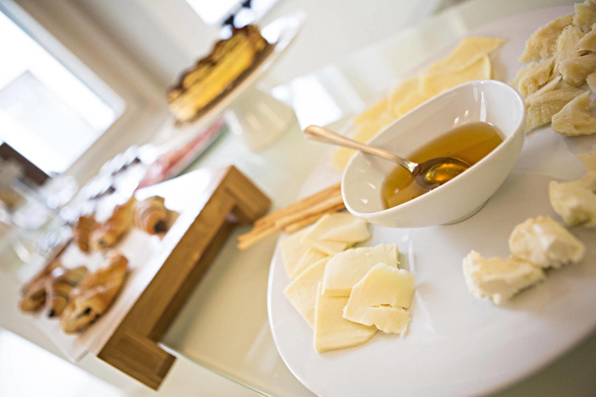Borgoleoni 18 - Room And Breakfast Ferrara Bagian luar foto